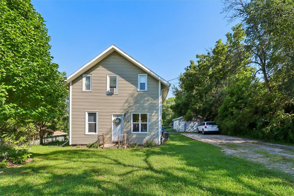 122 E Porter Avenue, Des Moines, IA 50315