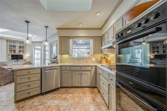 5105 Chad Drive, Arlington, TX 76017