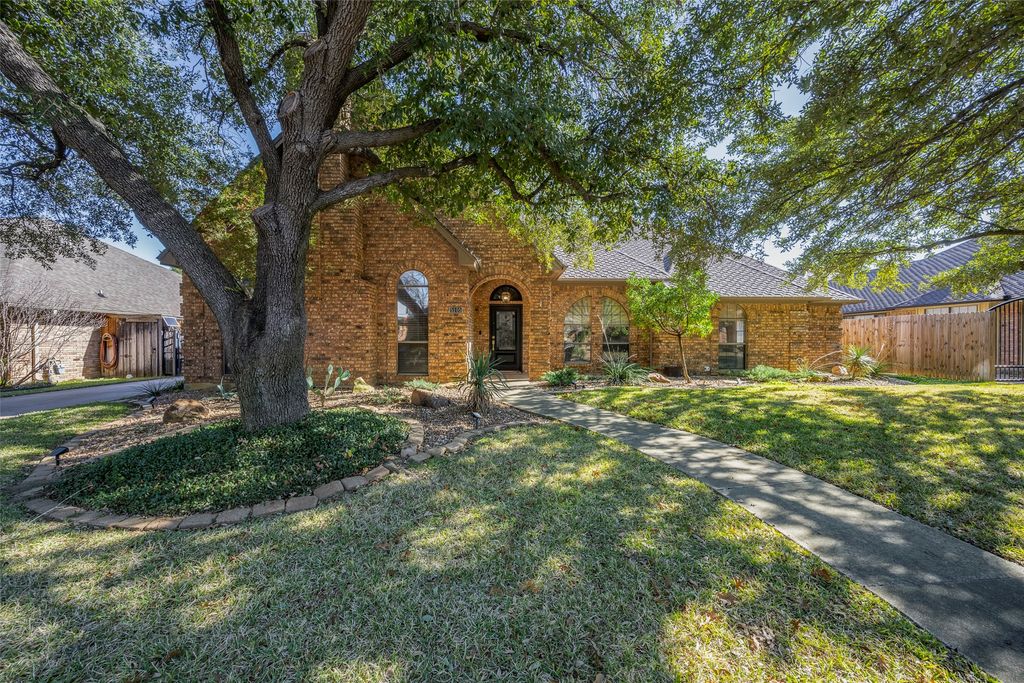 5105 Chad Drive, Arlington, TX 76017