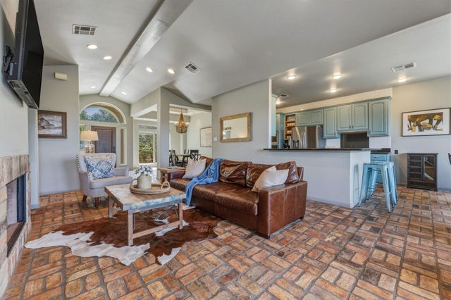 251 Goodnight TRL, Dripping Springs, TX 78620