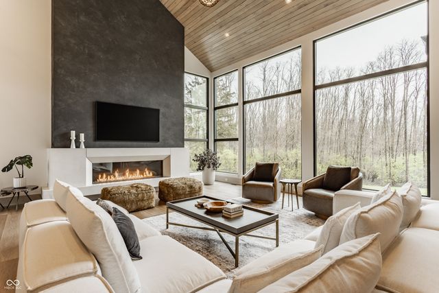 6870 Oldfields Lane, Zionsville, IN 46077