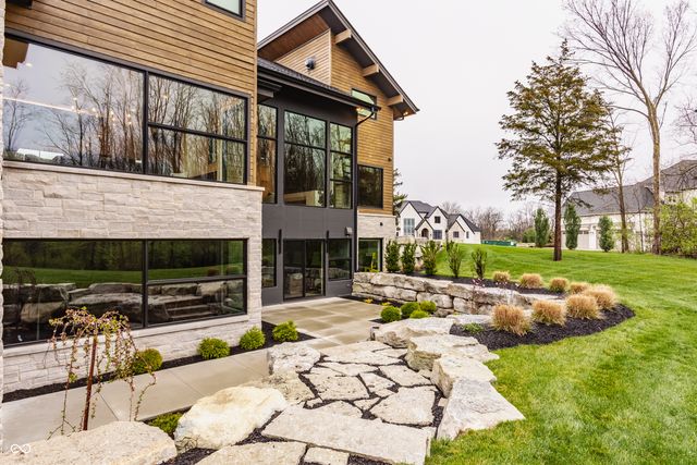 6870 Oldfields Lane, Zionsville, IN 46077
