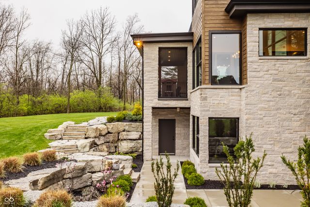 6870 Oldfields Lane, Zionsville, IN 46077