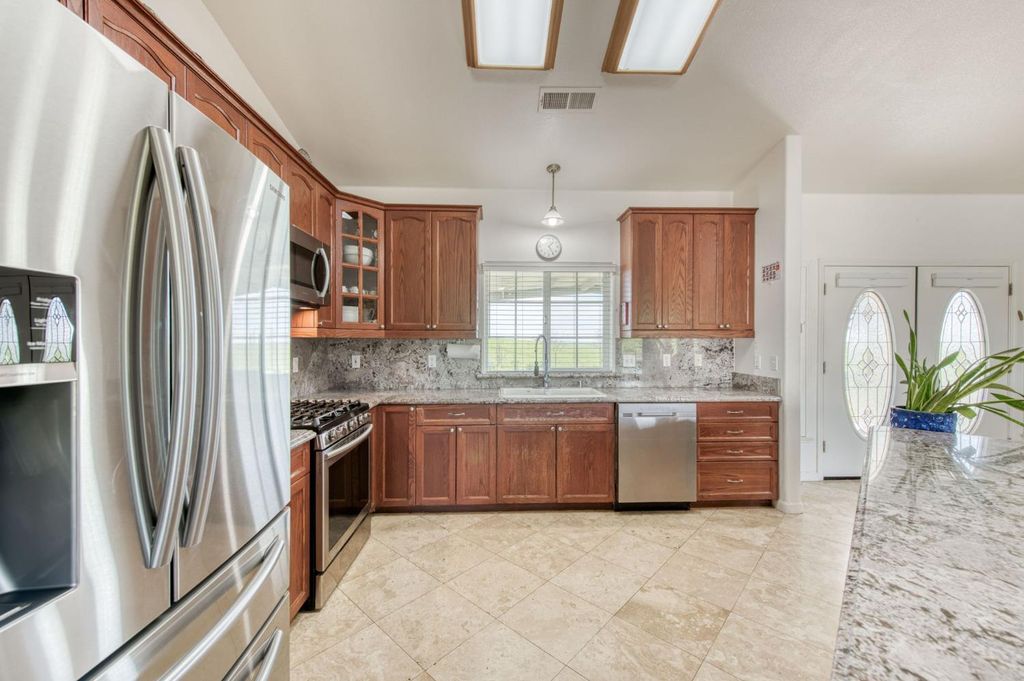 Image 10 of property listing at 34700 Willow Drive, Raymond, CA 93653