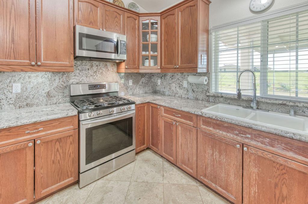 Image 14 of property listing at 34700 Willow Drive, Raymond, CA 93653