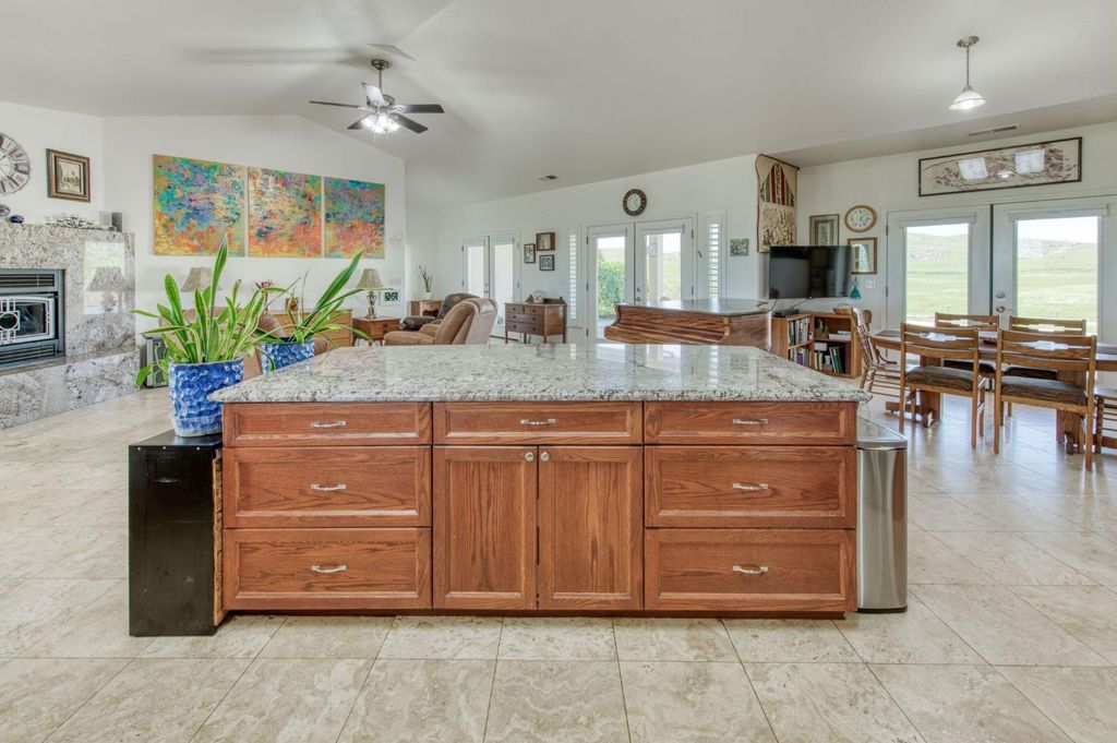 Image 15 of property listing at 34700 Willow Drive, Raymond, CA 93653