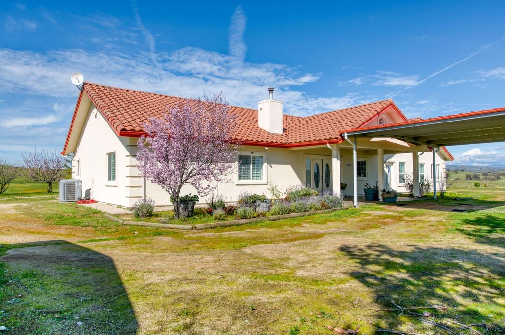 Image 2 of property listing at 34700 Willow Drive, Raymond, CA 93653