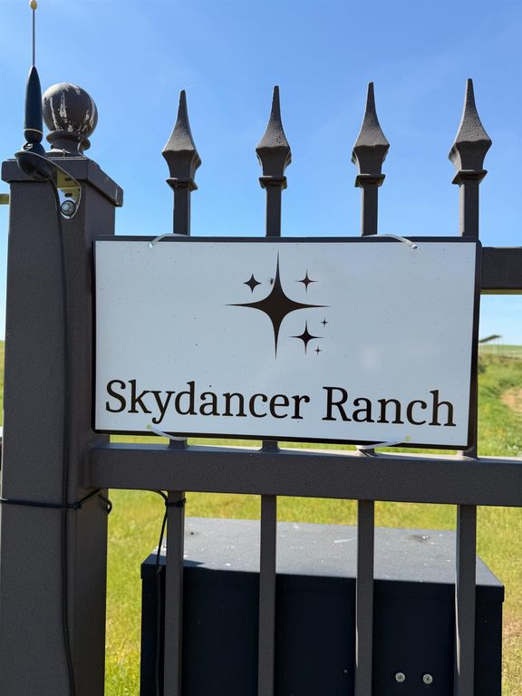 Image 3 of property listing at 34700 Willow Drive, Raymond, CA 93653