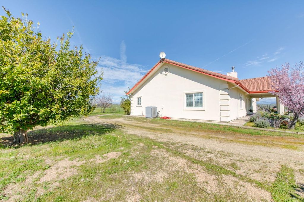 Image 31 of property listing at 34700 Willow Drive, Raymond, CA 93653