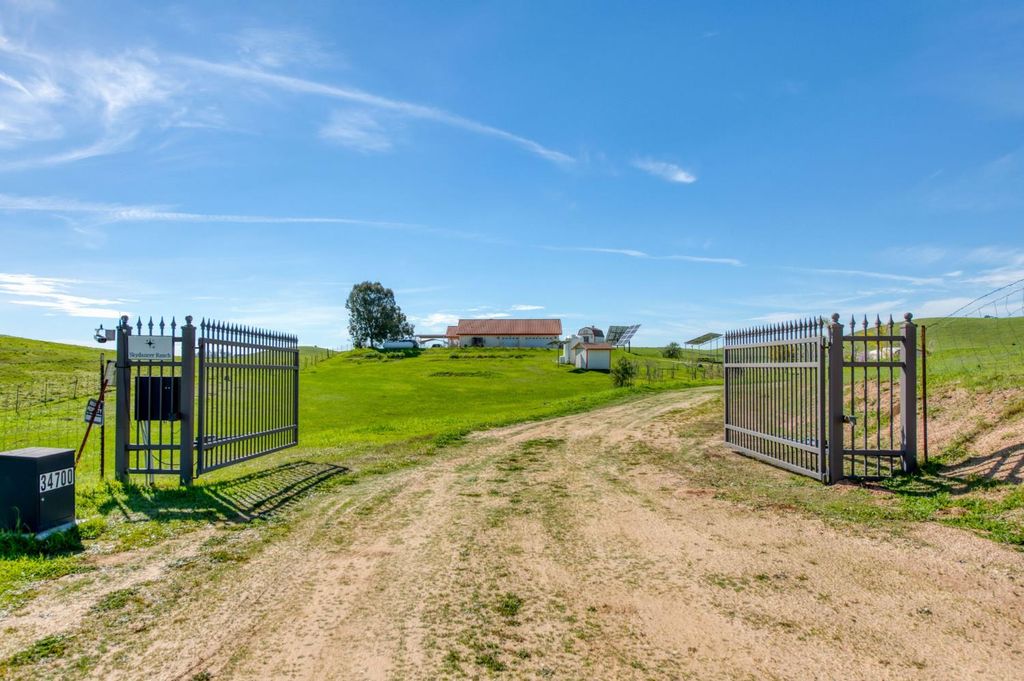 Image 4 of property listing at 34700 Willow Drive, Raymond, CA 93653