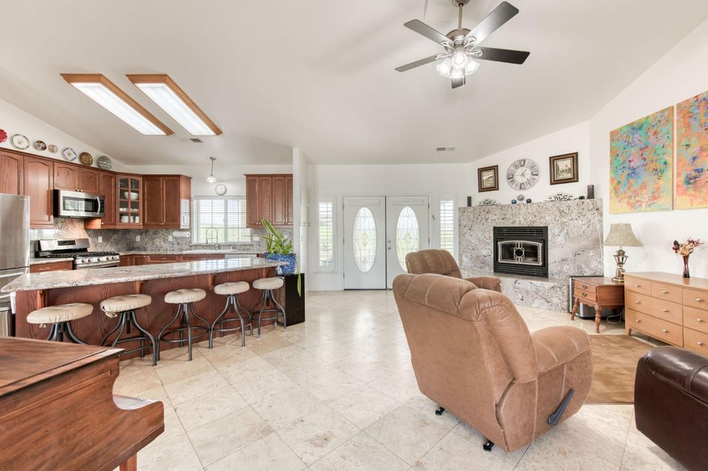 Image 8 of property listing at 34700 Willow Drive, Raymond, CA 93653