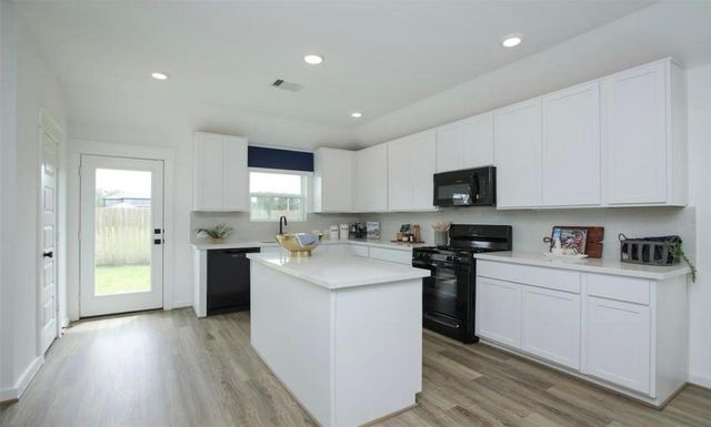 104 Lisa Marie Drive, Angleton, TX 77515