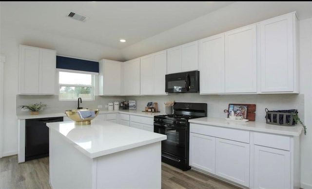 104 Lisa Marie Drive, Angleton, TX 77515