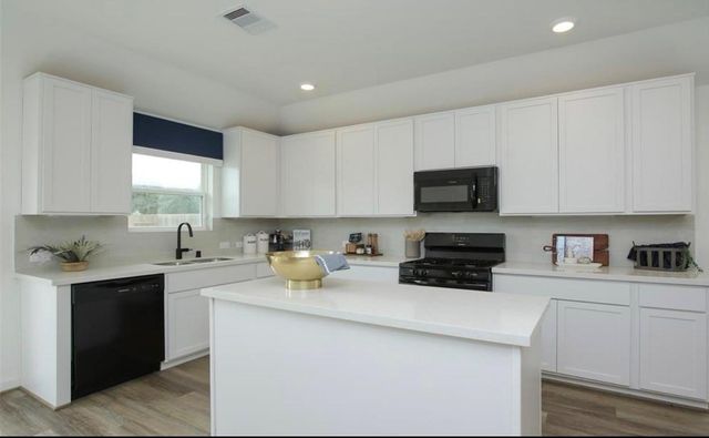 104 Lisa Marie Drive, Angleton, TX 77515