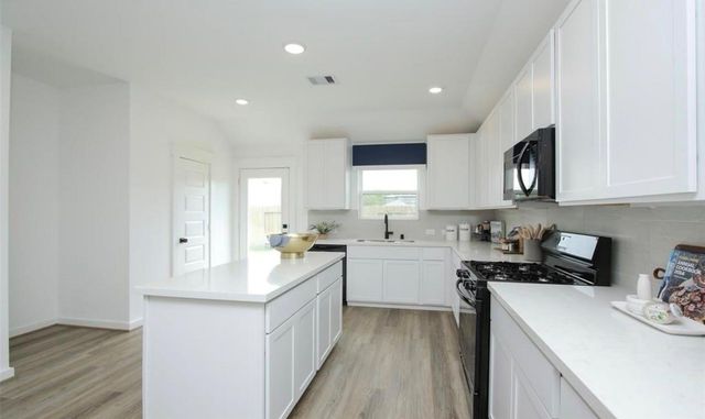 104 Lisa Marie Drive, Angleton, TX 77515