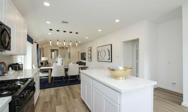 104 Lisa Marie Drive, Angleton, TX 77515