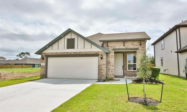 104 Lisa Marie Drive, Angleton, TX 77515