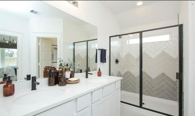 104 Lisa Marie Drive, Angleton, TX 77515