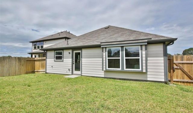 104 Lisa Marie Drive, Angleton, TX 77515