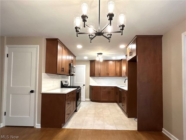 22 Orchard Drive, Poland, OH 44514