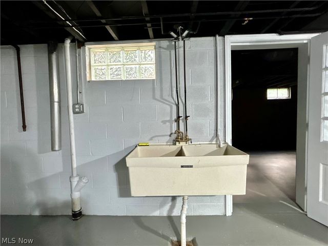 22 Orchard Drive, Poland, OH 44514