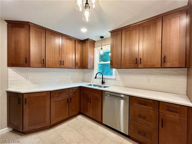 22 Orchard Drive, Poland, OH 44514