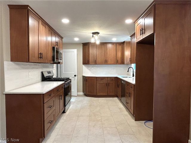 22 Orchard Drive, Poland, OH 44514