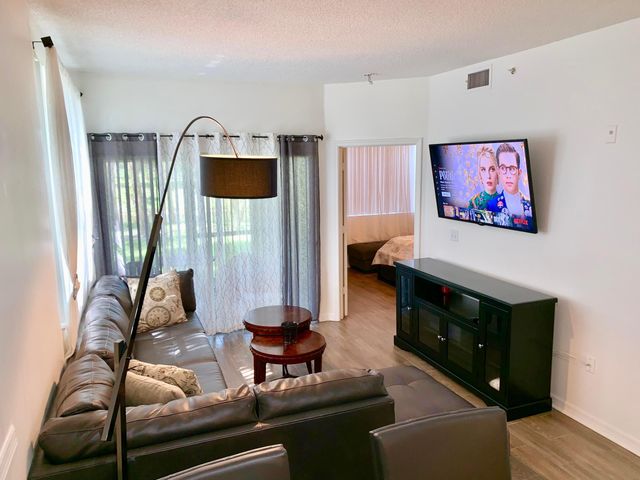 2020 GREENVIEW SHORES Boulevard 101, Wellington, FL 33414