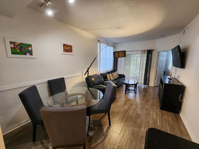 2020 GREENVIEW SHORES Boulevard 101, Wellington, FL 33414