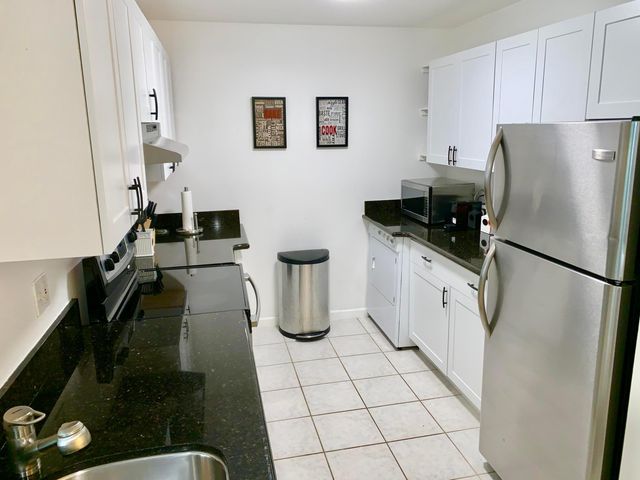 2020 GREENVIEW SHORES Boulevard 101, Wellington, FL 33414