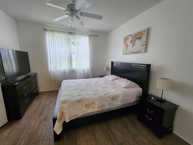 2020 GREENVIEW SHORES Boulevard 101, Wellington, FL 33414