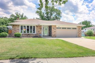 18W761 83rd Street, Downers Grove, IL 60516