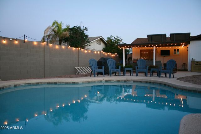 932 W JULIE Drive, Tempe, AZ 85283