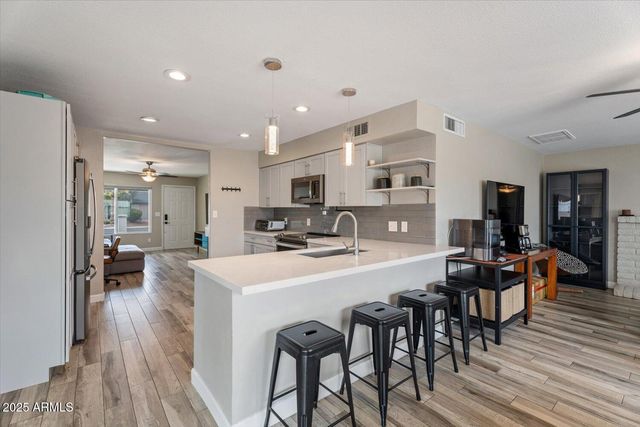 932 W JULIE Drive, Tempe, AZ 85283