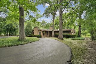 1161 Valley Road, Lake Forest, IL 60045