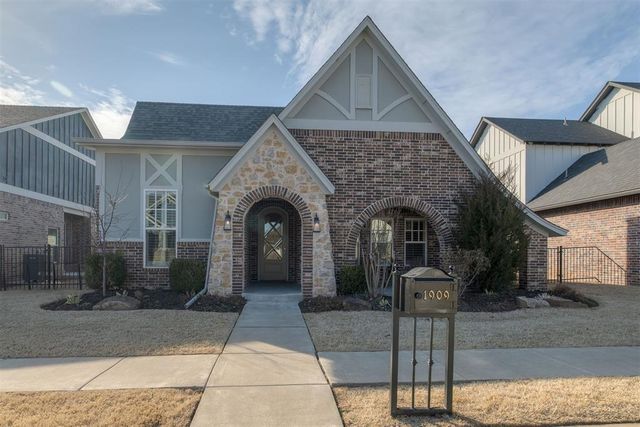 1909 Plaza District Drive, Edmond, OK 73034