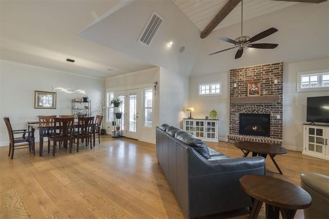 1909 Plaza District Drive, Edmond, OK 73034