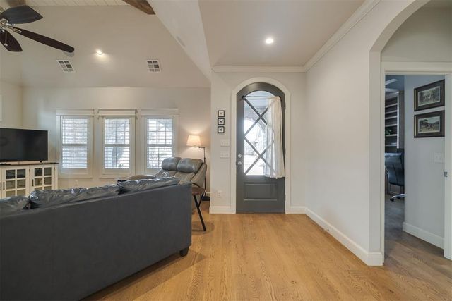 1909 Plaza District Drive, Edmond, OK 73034