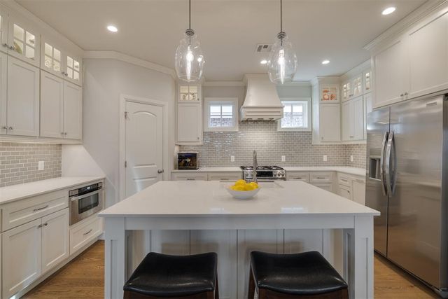 1909 Plaza District Drive, Edmond, OK 73034