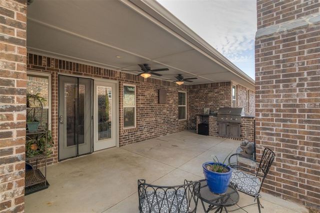 1909 Plaza District Drive, Edmond, OK 73034