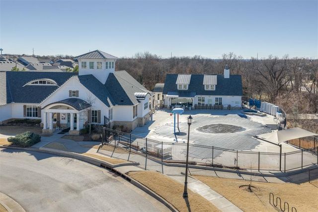 1909 Plaza District Drive, Edmond, OK 73034