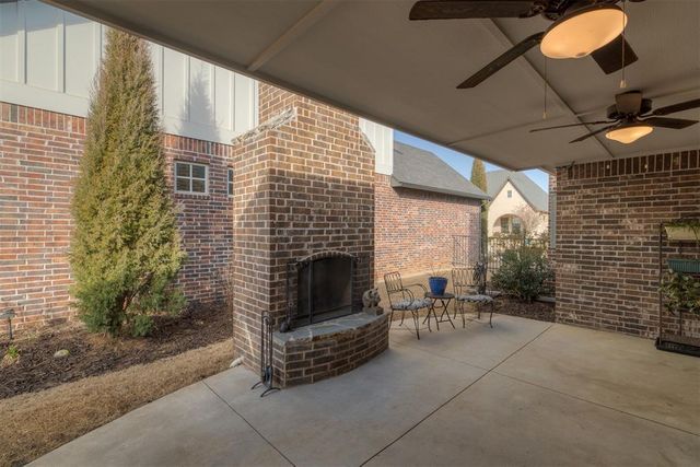 1909 Plaza District Drive, Edmond, OK 73034