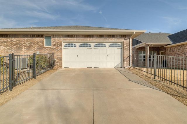 1909 Plaza District Drive, Edmond, OK 73034