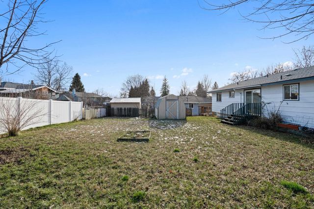 305 Holladay Dr, Cheney, WA 99004