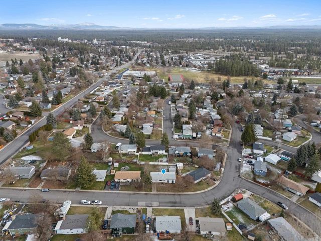 305 Holladay Dr, Cheney, WA 99004