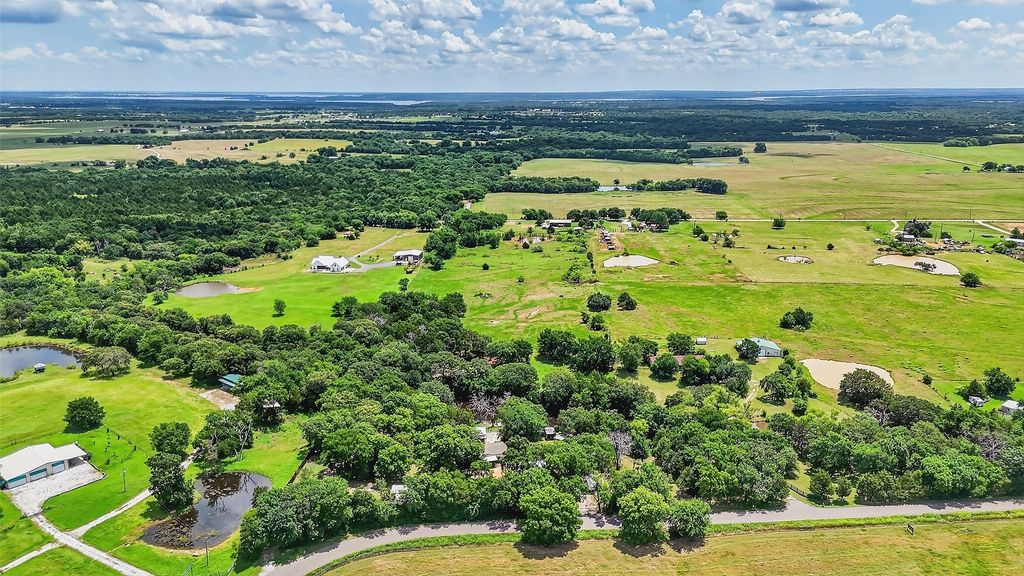 2869 Ranch Road, Whitesboro, TX 76273