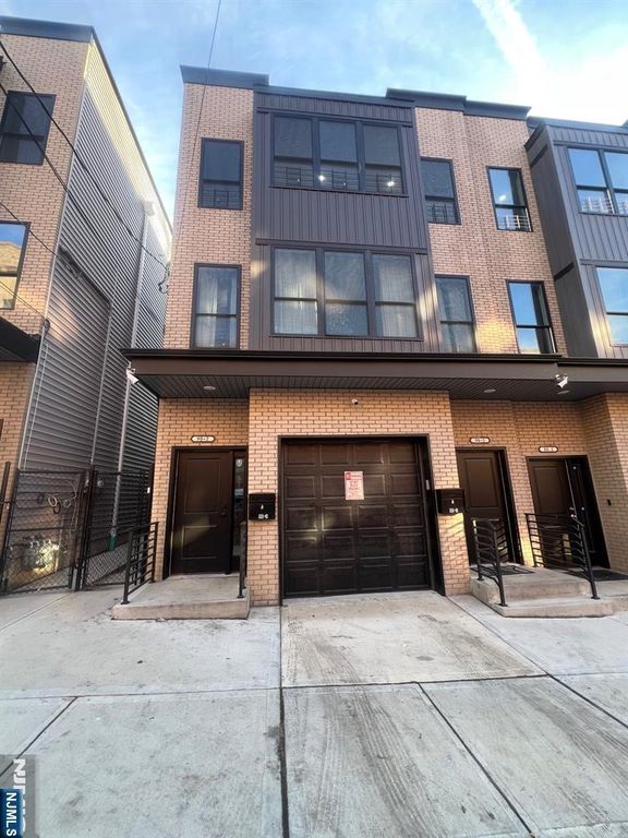 90-2 Montgomery Street 2, Paterson, NJ 07501