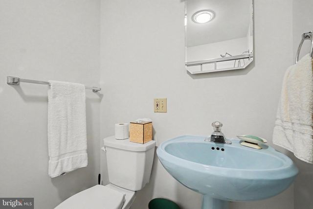 218 OVERLAND LN, Lancaster, PA 17601