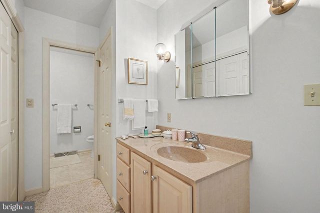 218 OVERLAND LN, Lancaster, PA 17601