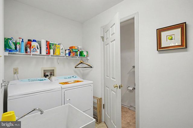 218 OVERLAND LN, Lancaster, PA 17601